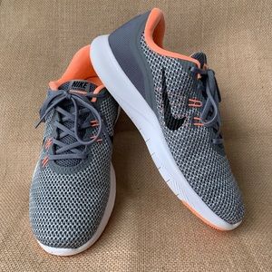 Nike Flex TR7 in gray/sunset glow
